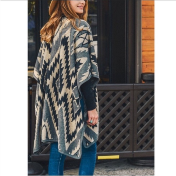 Aztec style ponch style wrap neutral colors - Picture 2 of 2